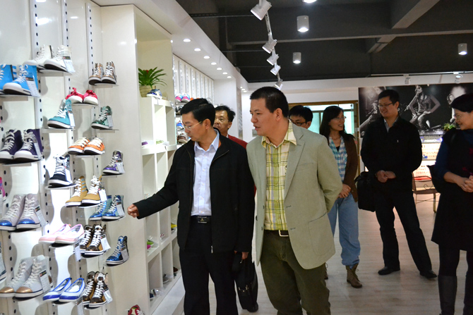 市金融局領導和深交所代表一行參觀我公司