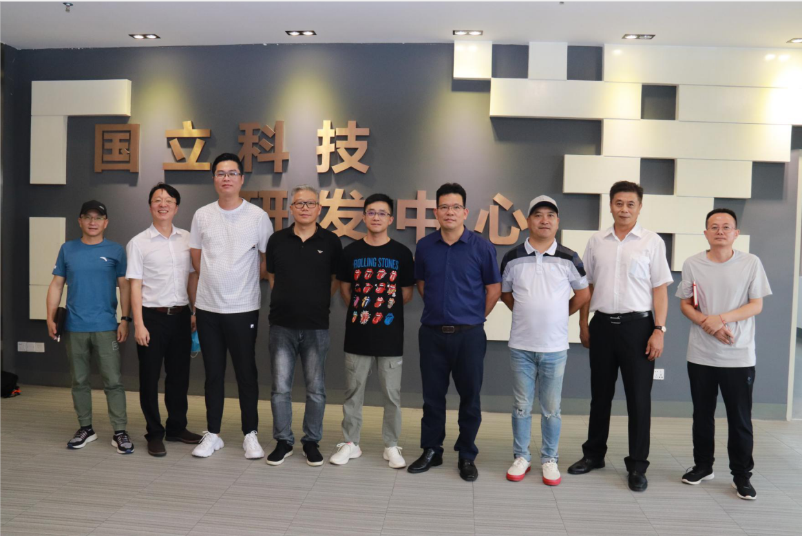 安踏研發副總裁王有承率公司創新部高工、資深設計師參訪我司